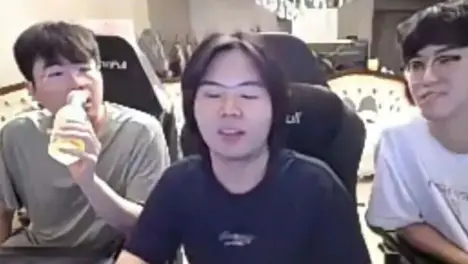 黑马崛起:老将新秀结合引领赛场经验传承,团队默契配合成就赛季中期爆发